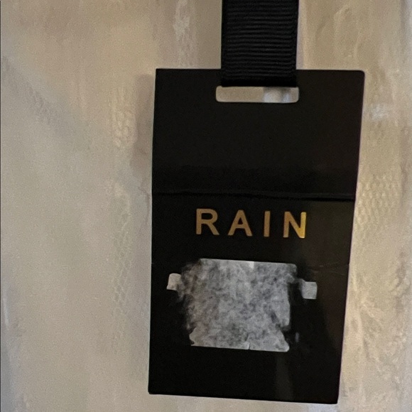 Rain White Lace Overlay Top - Picture 3 of 5